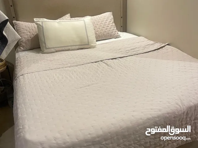 سرير نظيف مستعمل