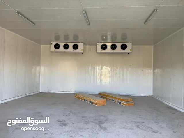 ارض هكتارين للبيع شامل 10ثلاجات تجميد وتبريد ( جديدة ) و2هناقر كبيرة +منزل