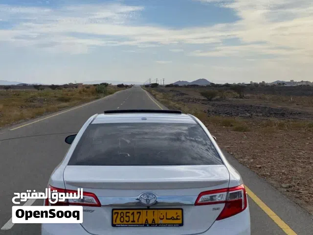 أماكن بيع تويوتا كامري 2012 اللون الأبيض بحالة ممتازة مع نظام أبل كار بلاي وبلوتوث