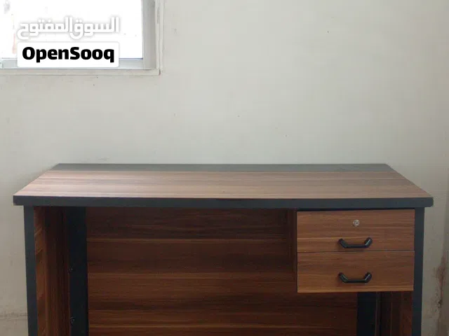 للبيع طاولة مكتب مستعملة