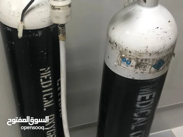 2 Oxygen cylinders with oxygen