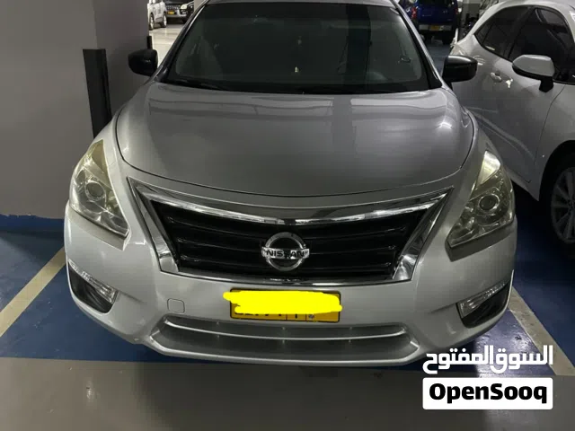 Nissan Altima (Expat lady used)