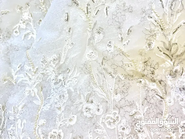 فستان عرس أبيض وجميل ولبس مره واحده فقط تطريز حديث وشبه جديد ما شاء الله