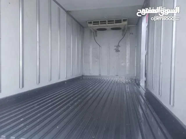 Refrigerator Hyundai 2009 in Zarqa