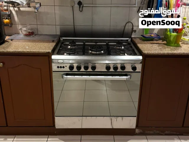 فرن ايطالي ومكيفات سبليت وويندو وجفافات ومطبخ خشب وطاوله طعام