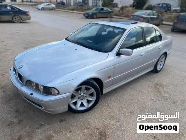 بي ام فيا خامسه 2002 محرك 22 دبل فنس سياره نضيفه كربون موجود سيري