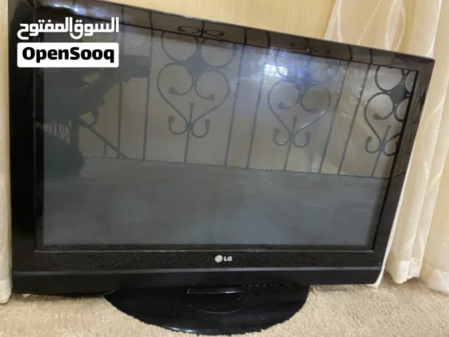 تلفاز  الجي مع القاعدة مستعمل خفيف ونضيف شغال  يشبك على بليستيشن بكل انواعها يدعم 60 هرتز والونه جيد
