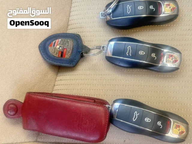 ثلاث مفاتيح لسيارة  بورش