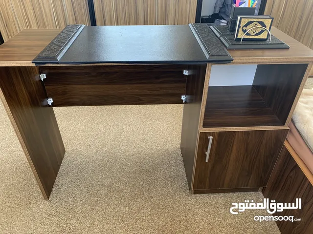 مكتب دراسي للبيع