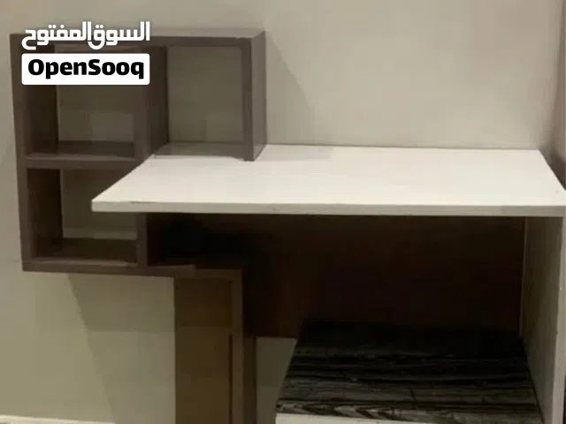 مكتب مذاكرة اطفال للبيع معاه بدرج عليه رخامه