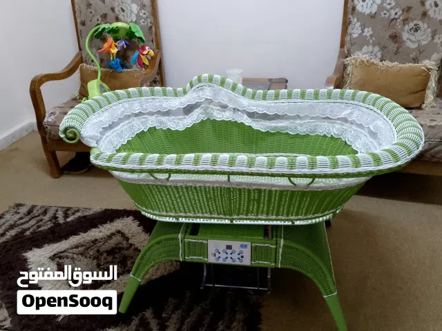 سرير بيبي هزاز كهربائي
