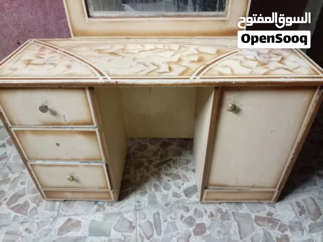 ميز مراية نضيف بي ثلاث جرارات