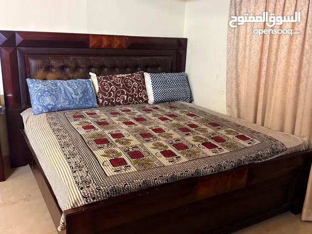 King size very strong bed with American 6 inches of thick mattress