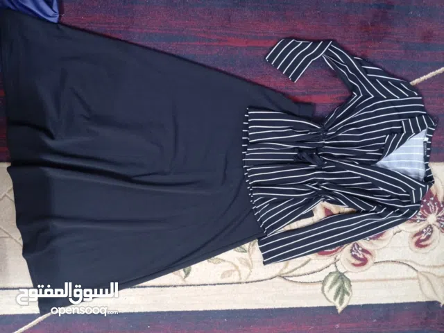 مجموعة من القمصان للبيع