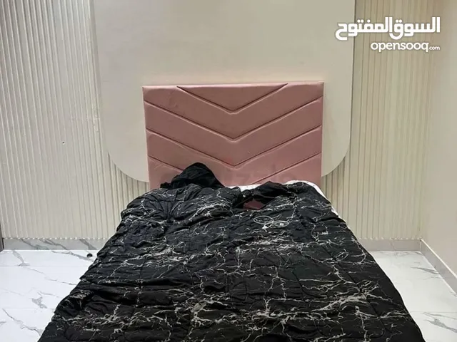 سرير جميل للبيع