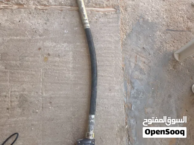 مكينة تساعد في البناء