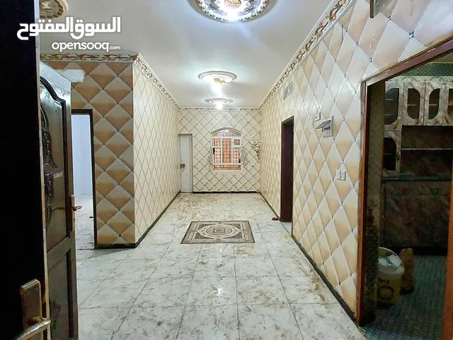شقة واسعة 4 غرف للإيجار (اقرأ الوصف)