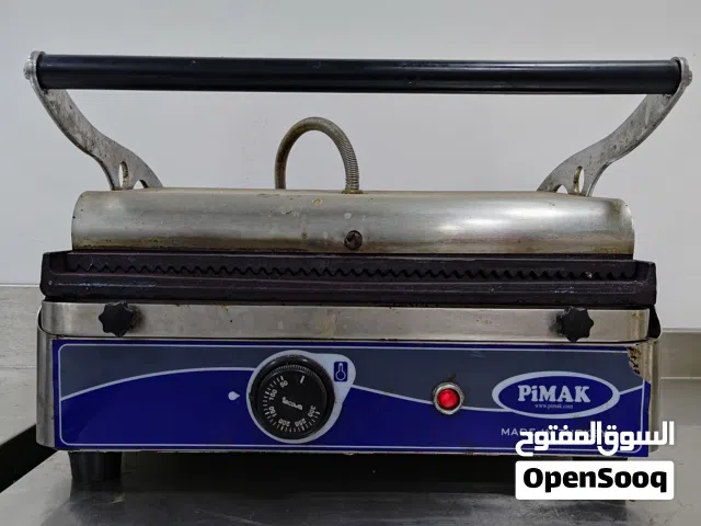 معدات مقهى إستعمال بسيط وفى حالة ممتازة لللل