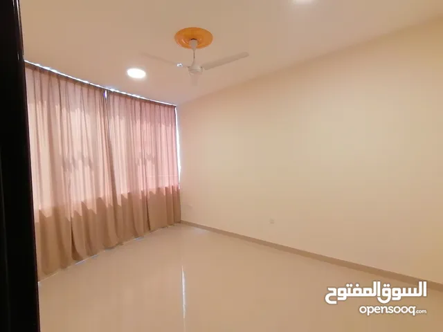 شقة تشطيب ممتاز غرفتين حمامين صاله و مطبخ نصف فرش