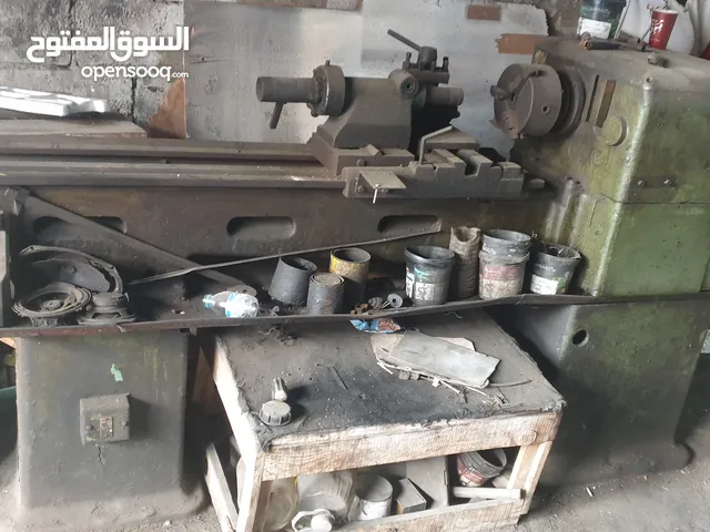 مخرطه قديمه شغاله ان شاء الله 100%