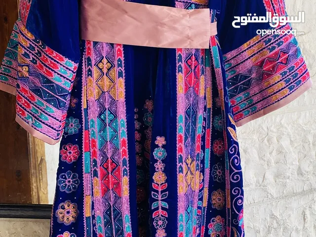 قفطان سهرة بحالة ممتازة استخدام بسيط بأسعار حرق