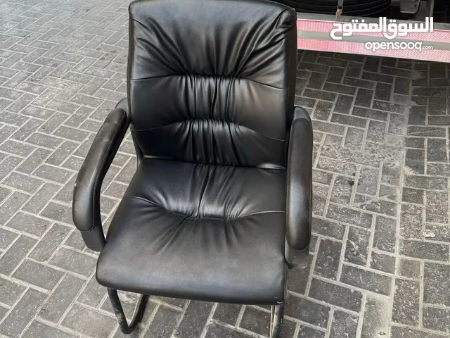 اثاث مكتبي بحالة الجديد