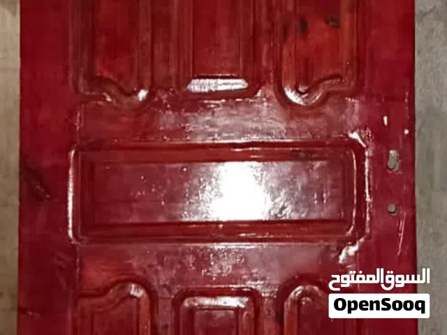 باب وماطورات وسرير نفر وكبت مطبخ ومكيف وفريزر