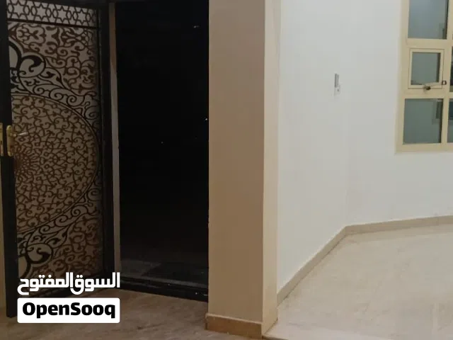 استديو واسع بالظاهر