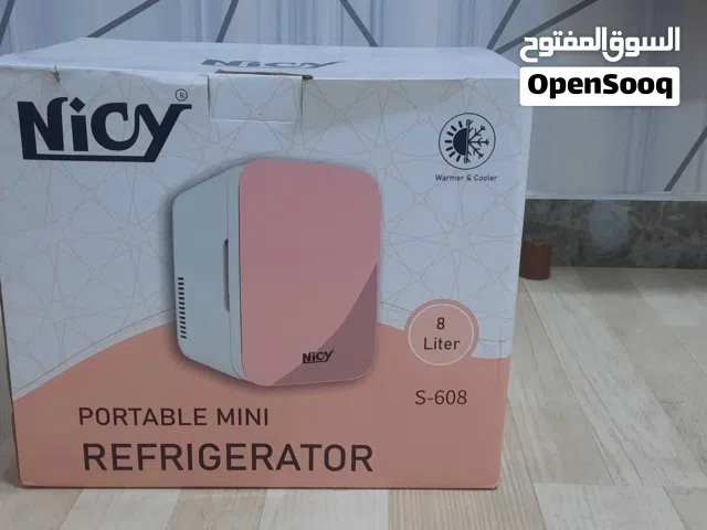 ثلاجة صغيرة
