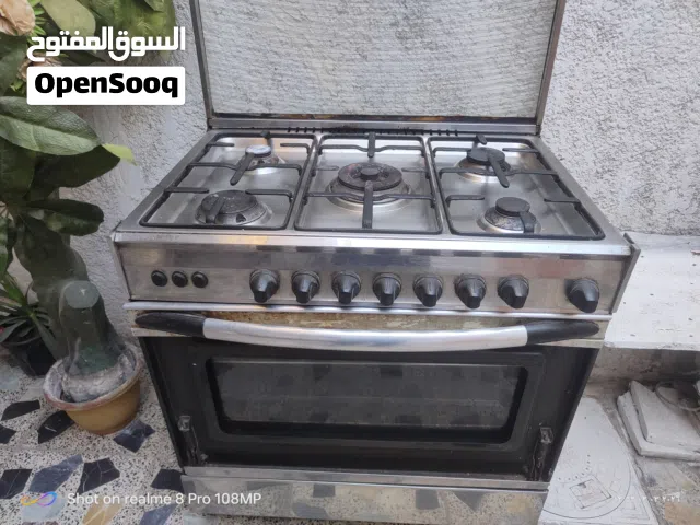 طباخ...غاز 5عيون(نضيف 100%) وأفرن جيد جدآ....ألعنوان بغداد مدينه الصدر قطاع 62.