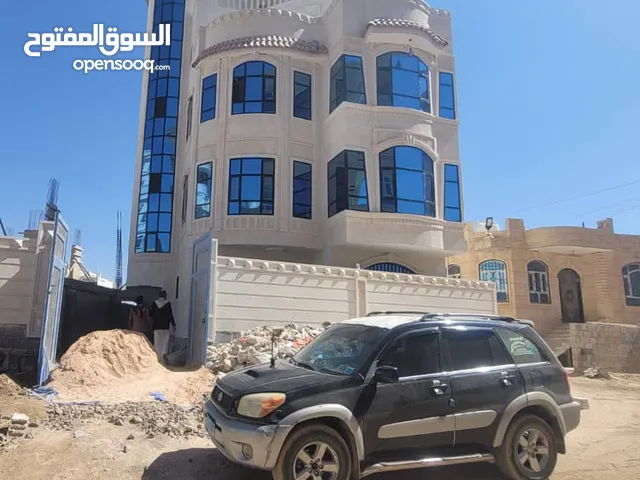 فله ثلاثه دور وملحق خمس ونص لبن شارع 14