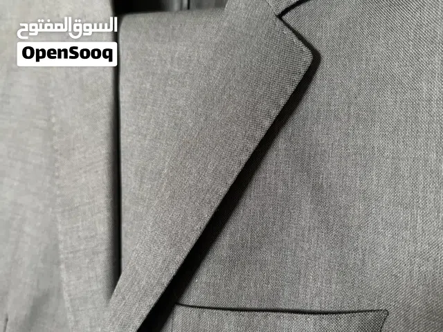 بدلة رجالي ماركة BOSS مقاس 54R