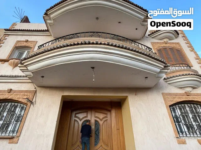 فيلا لقطة مستقلة فاخرة بحمام سباحة وجاكوزي خاص موقع استراتيجي ممتاز البيع بطبخ أرو 10 تكييفات