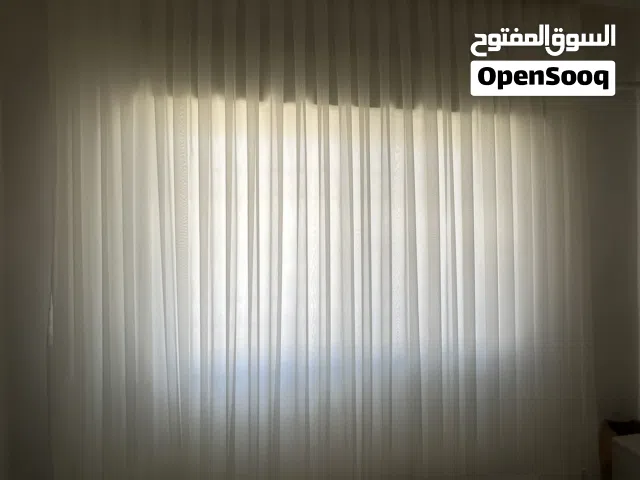 برادي / ستائر مع بطاين للبيع استعمال 8 اشهر