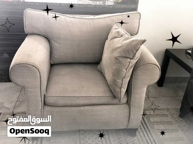 طقم كنب ست مقاعد مع طاوله وسط ..وطاولة LCD