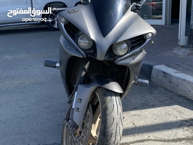 YAMAHA R1 1000CC
