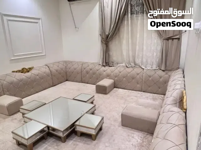 كنب ارضي مساند مستعمل خفيف مساحه الغرفه 4 في 3