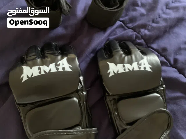 قفازات ملاكمه مع رباطات يد