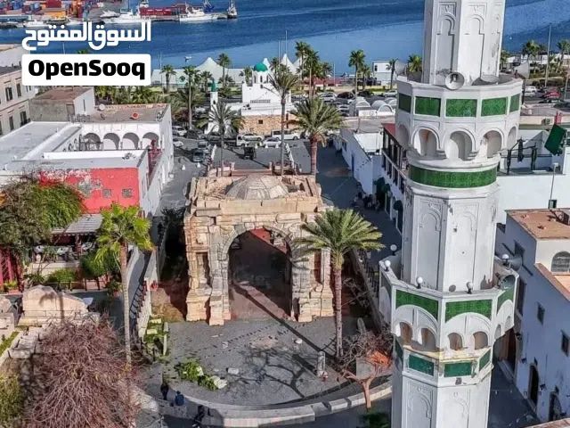 قطعة ارض 675م واجهه 26م بن عاشور خلف مدرسة التقدم عليها مبنى موقع ممتاز
