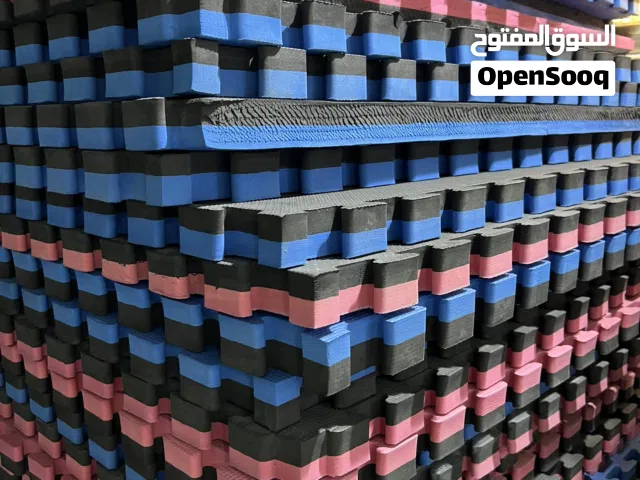 عدد(3)أكياس ملاكمة/وعدد(100)حبة من ارضيات الاسفنج المتراكب سماكة(4)سنتمتر/عدد(4)من مراتب الرمي