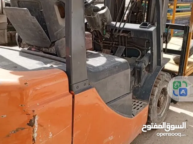 2010 Forklift Lift Equipment in Zarqa