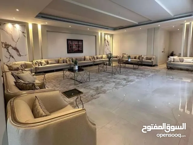 5 Bedrooms Chalet for Rent in Doha Ras Abu Abboud