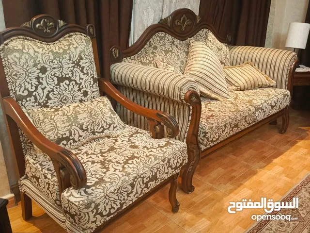 طقم كنب 9 مقاعد مستعمل بحالة ممتازة جدا