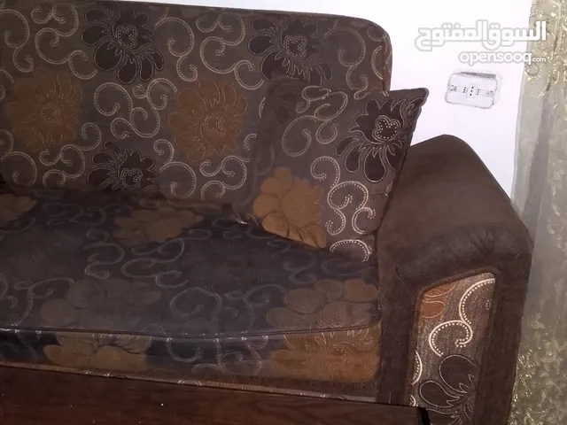 صوفايات عدد 3 بحالة جيدة للبيع بسبب الرحيل