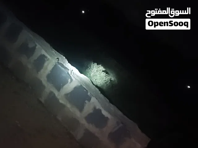 الارضيه 4لبن قاصره قليل موسوره ماسسه جاهز واراقها موجوده وموثقه وكل شي وجهزه مسوره باقي