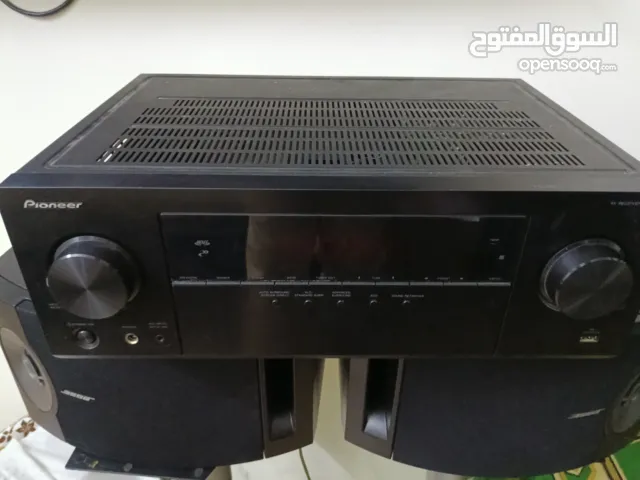 +2  هذه سماعات Bose 201 Series V Direct/Reflecting باللون الأسود.   تستخدم تقنية Direct/Reflecting ا