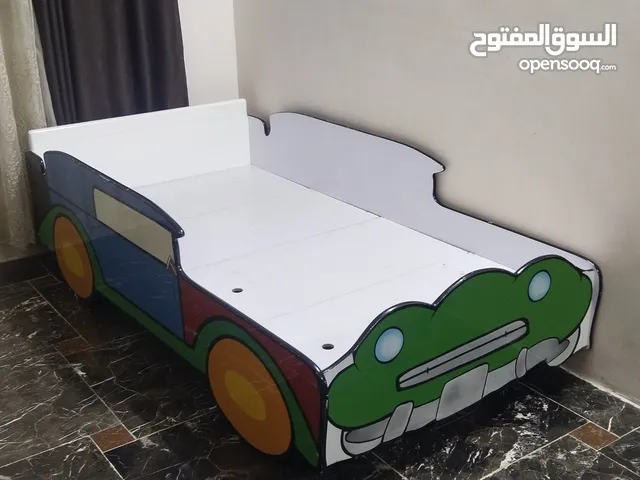 تخت على شكل سيارة