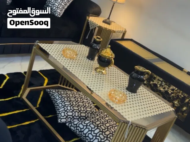 طقم كنب جديد لون اسود في ماركا الشماليه