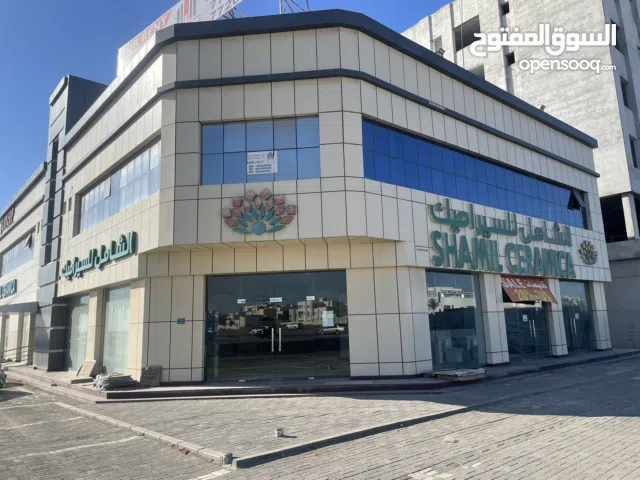 معرض للإيجار في معبيله مكان مناسب و ممتاز