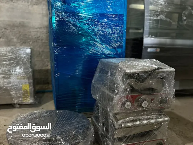 عدة محل كوكتيل كاملة مع طاولات وكراسي للبيع